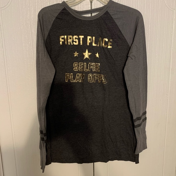 Atletic top with an open back - Picture 2 of 5